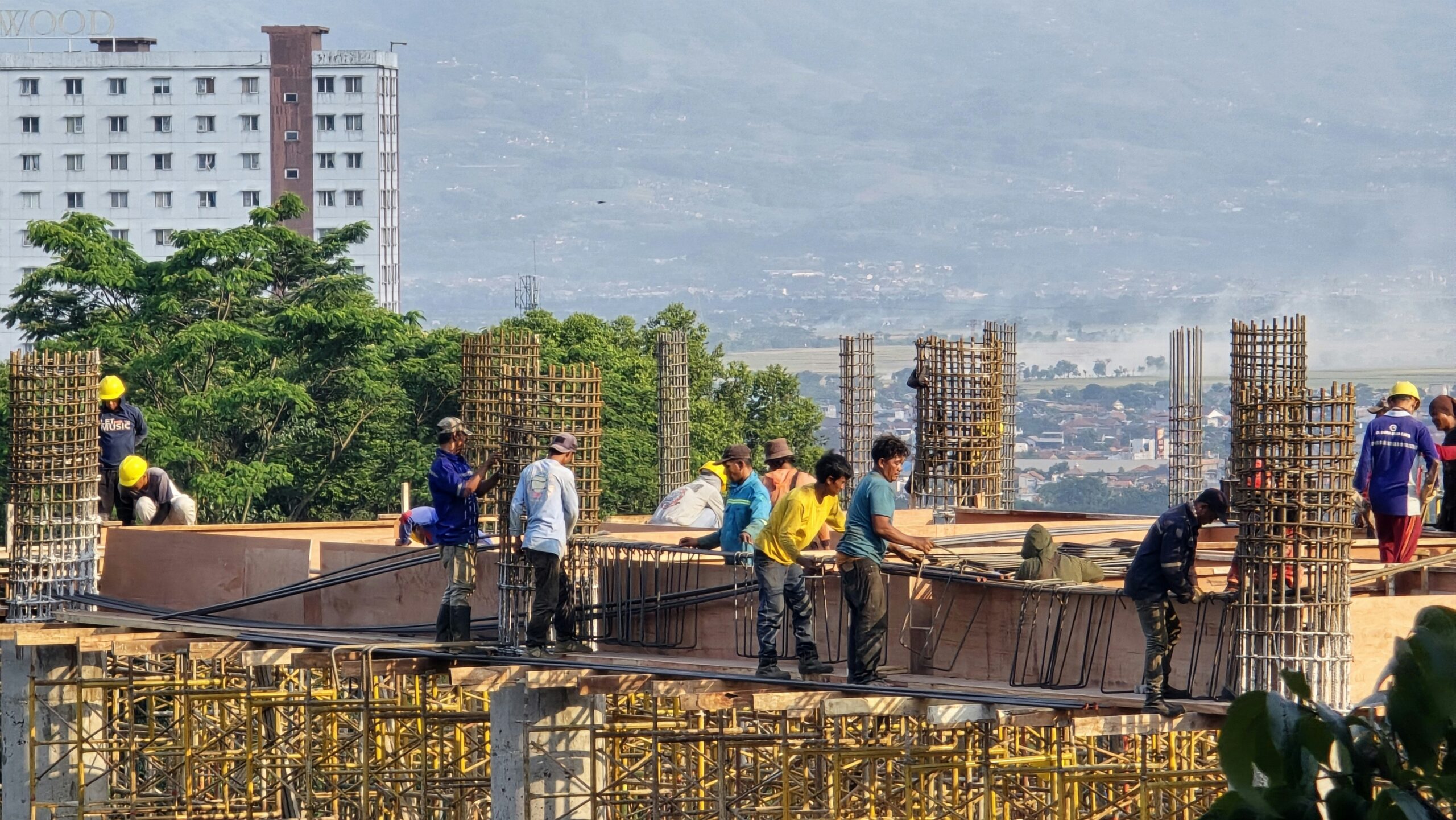 stock-construction-gRb2OimUNOM