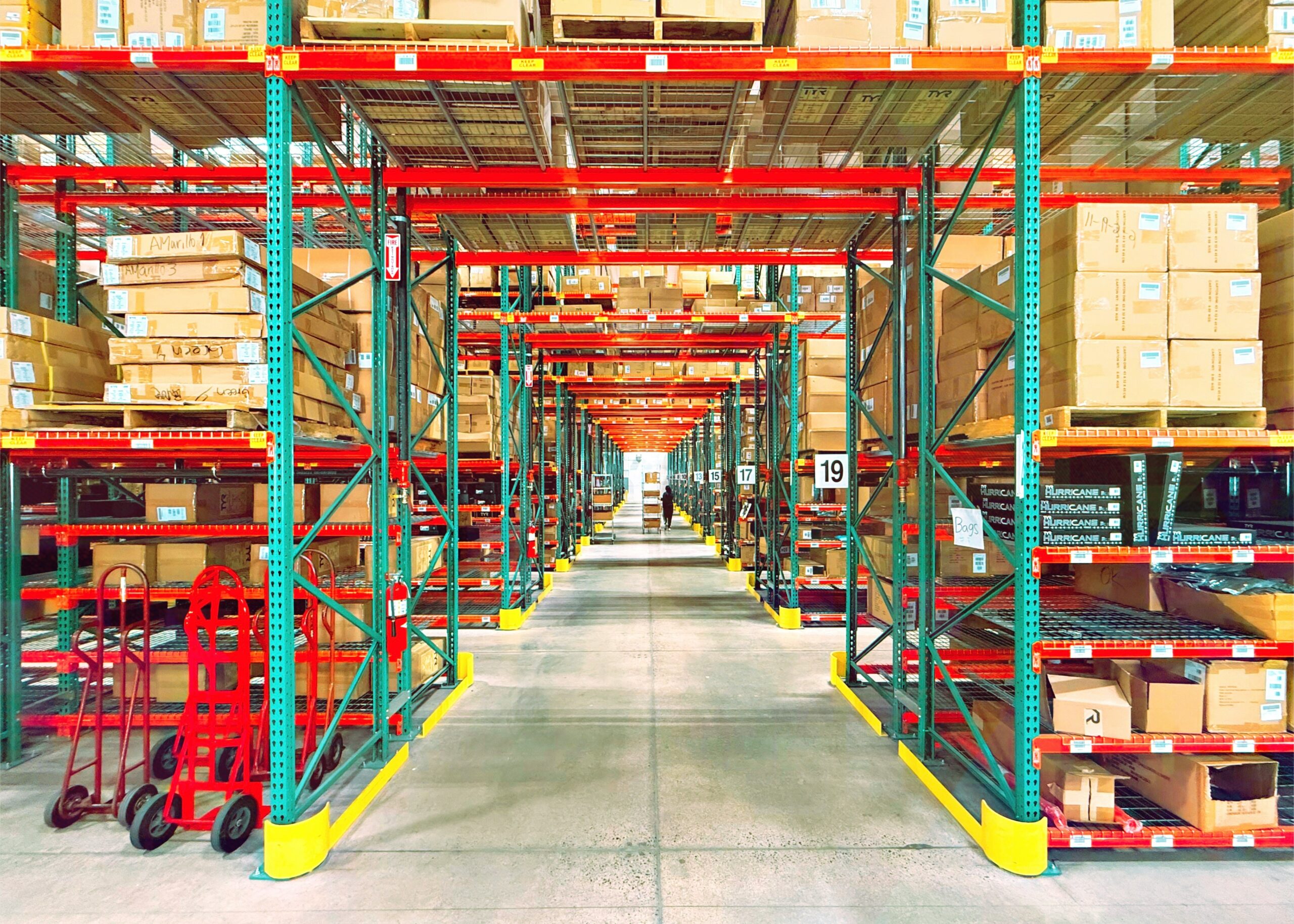 stock-warehouse-M7G_m5XJ-go